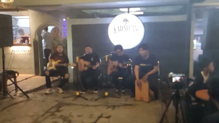 Kita Berdiri (Performance live Accoustic by aslasthope)
