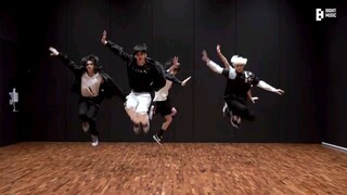 TxT No Rules dance practice