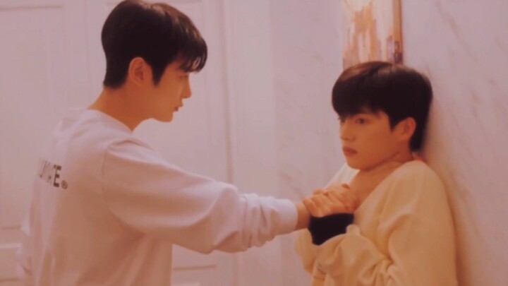 Before mom comes: I want to kiss you. When mom comes: I want to pinch you. Hahahahahahahahaha burp~