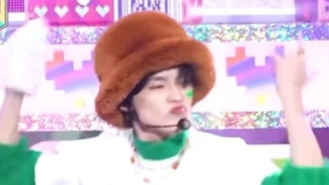 The little mouth pouts and starts to take off! You are the busiest person among the seven people in 