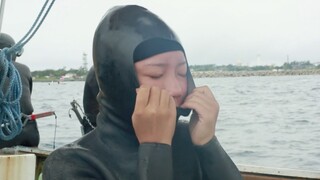 [Ama, de mer en fille] Japanese High School Girl Dove To Catch Fish