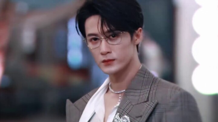 ไม่ต้องกลับไป! Tan Jianci ดูหล่อเหลาและไม่ต้องใช้ความพยายามบนพรมแดงเสมอ!