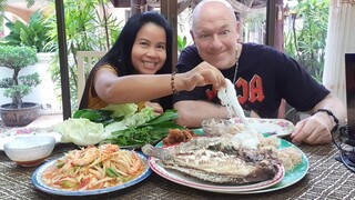 ส้มตำปลาเผา เมี่ยงปลาเผา Grilled Fish Papaya Salad