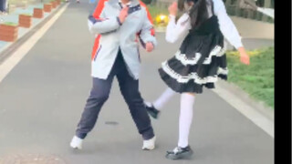 The otaku brother and the 2D junior high school sister dance together? !