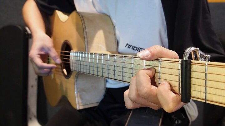 Gitar fingerstyle "Letting Go" dimainkan oleh Fanniao Maple