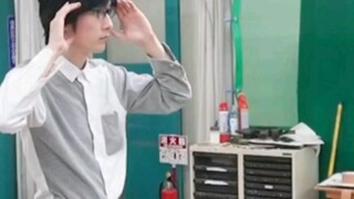 Cao bồi tham gia cuộc thi bắn súng