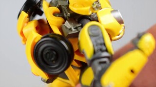 Kẻ nào ra lệnh sẽ bị bắn thẳng! Câu chuyện bên lề phim Transformers Lucky Cat Bumblebee