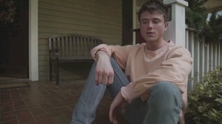 Let Me Down Slowly- Alec Benjamin (Music Video)