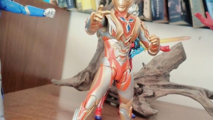 Bandai menyelinap pergi, memodifikasi dirinya sebagai Ultraman, mengisi kembali tanah dan membuat sh