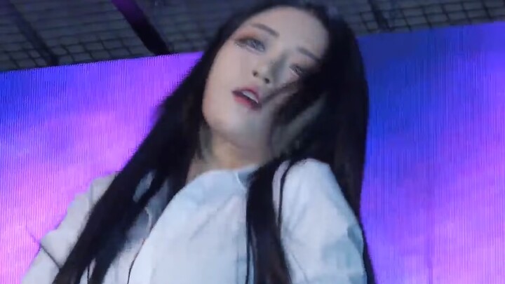 Grup cewek Korea Girl Crush menari kecantikan dansa panas