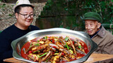 Mi's Braised Loach with Pickled Peppers: Nutritious and Healthy