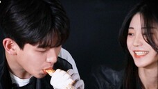 【Food Blind Date】Share food with a girl you just met and suck her fingers