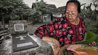 JUALAN NASI PECEL DIATAS MAKAM KUNO PENINGGALAN BELANDA?? nasi pecel Bu pakem madiun