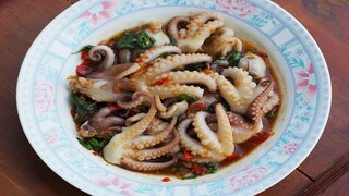 ผัดกระเพรา(ปลา)หมึก กรอบเด้งไม่หดไม่คาว  รสเข้มข้นหอมแซ่บเผ็ดร้อน /Stir Fried Basil with Squid