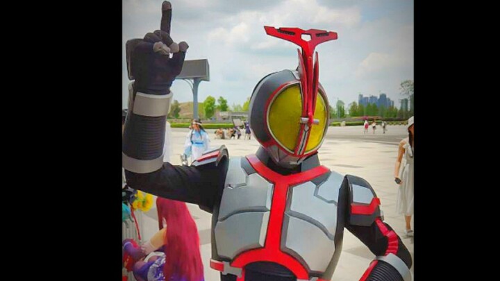 Kapan Qiao Ye dan Bi Wang bergabung? ? ? Emoticon Tokusatsu diedarkan oleh beberapa netizen yang men