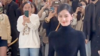 Người phụ nữ này thật đẹp