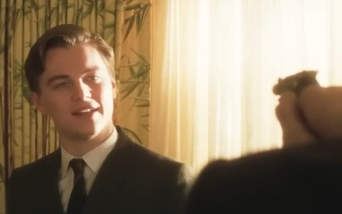 Leo calmly cheated in front of the agent, but finally failed. "Cat and Mouse Game"