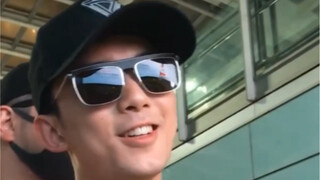 [Wu Lei] [Potongan campuran foto makan di bandara] Rasakan adegan close-up bandara Wu Lei yang tampa