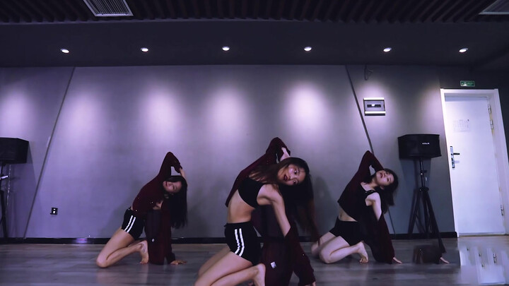 [Dance] เต้นเพลง Yang - Huangling ในชุดดำ