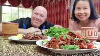 ซุปเห็ดฟาง ทอดเนื้อหมูแดดเดียว กินกับผักสด Spicy Mushroom Salad and Crispy Pork