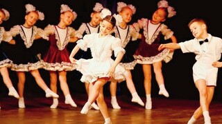 Điệu nhảy của đứa trẻ làm trái tim tôi tan chảy~