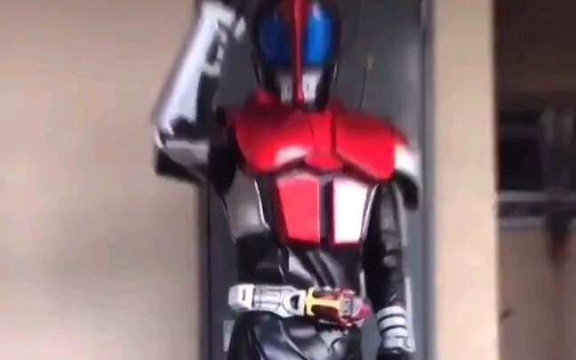 Kamen Rider transforms into a cool outfit.