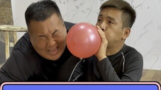 Tantangan meniup balon - pelatih split!