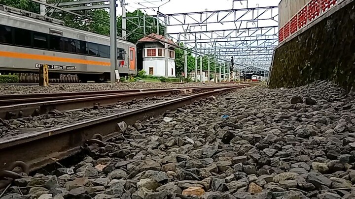 KA Sancaka siang melintas langsung di stasiun Lempuyangan otw ke Surabaya