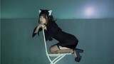 [Xunzi] Langkah kucing dan kucing kecil yang lucu menari di dunia bawah 4k di malam yang gelap