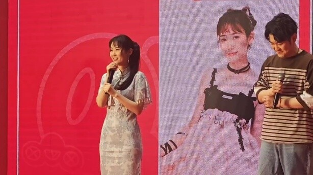 Teacher Qian Chen and Teacher Sang Yuze at the Fuzhou Comic Exhibition