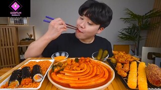 Ăn và cảm nhận cơm cuộn rong biển, mì cay, bánh gạo sốt cay, phomai que, xúc xích phomai #anngon