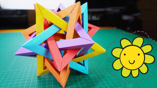 พับกระดาษทรงพีระมิดสามเหลี่ยมซ้อนห้าที่เต็มไปด้วยความอาร์ต