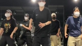 popping基础练习。女popper好厉害