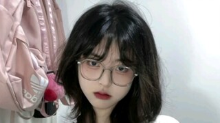 "Tôi sẽ gọi đó là trần nhà của những người đẹp đeo kính"