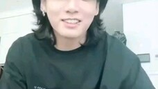 Jeon Jungkook on Weverse live 💜💜💜