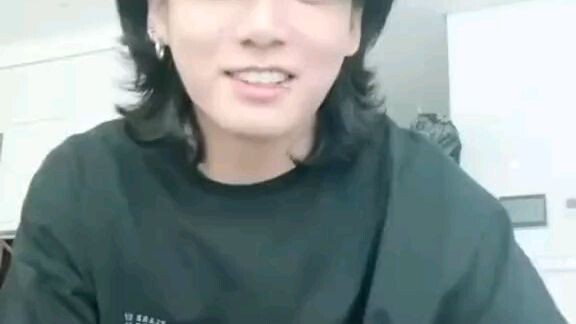 Jeon Jungkook on Weverse live 💜💜💜