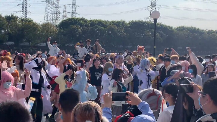 Hundreds of people on the Pazhou River bank Start Dash! Square dance was redefined by the second dim