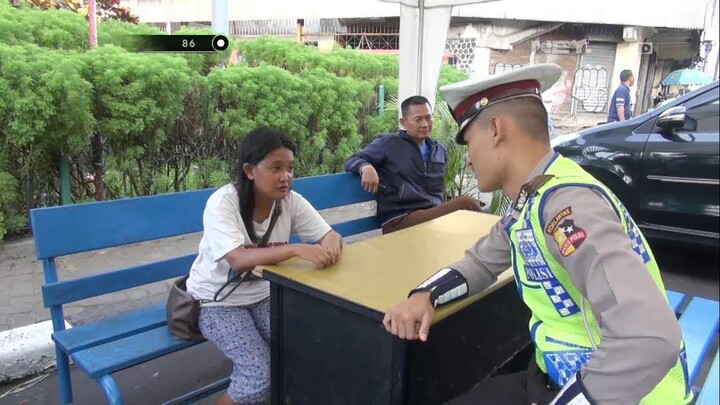 Tertipu Cowok di Media Sosial, Wanita Ini Curhat dan Minta Ongkos Pulang ke Bapak Polisi