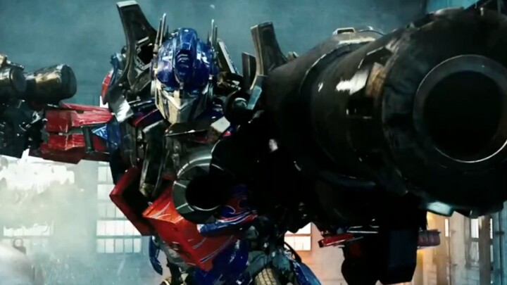 เมื่อ Transformers Optimus Prime ส่องแสง ฉันชอบเสียงของ Zhuzhu!