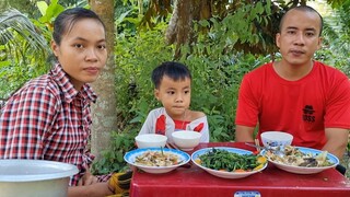 Món ăn mệt vườn cá phi kho tương hột chấm rau cải trời luộc thiệt ngon