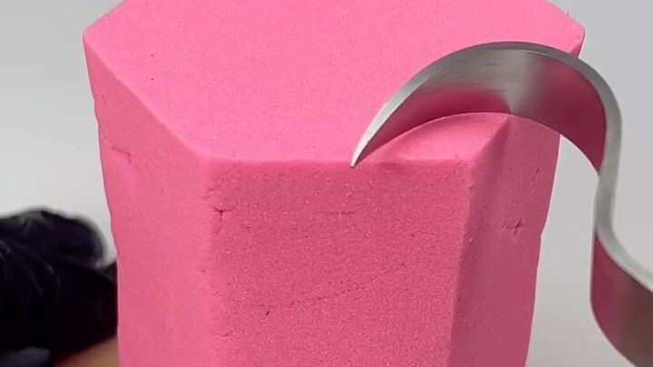 Cutting kinetic sand