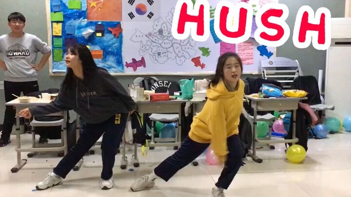 元旦晚会俩美女小姐姐翻跳hush竟被沙雕小哥哥模仿
