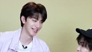 Huang Minghao dan Shen Yue memainkan permainan sinkronisasi bibir. Kata-kata asli Lin Yi adalah: "Ap