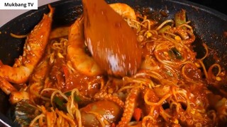 ASMR MUKBANG hải sản om và cua (bạch tuộc, bào ngư, tôm) cơm chiên với ruột cua