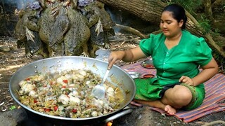 Cooking Curry Frog with Spicy recipe By village & Cooking life