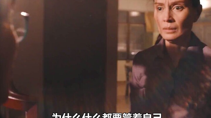 妈妈趁女儿上学一锤砸开女儿的房门