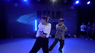 【HELLODANCE Classroom】Huang Xiaochoreo - ความรักเป็นเพียงคำเดียว