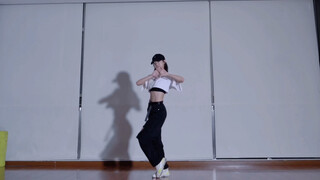 A dance cover of BLACKPINK's "LoveSick Girls"