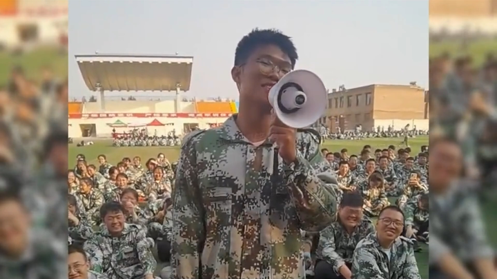 2. Those happy times of military training, great gods have them every year, there are a lot of milit