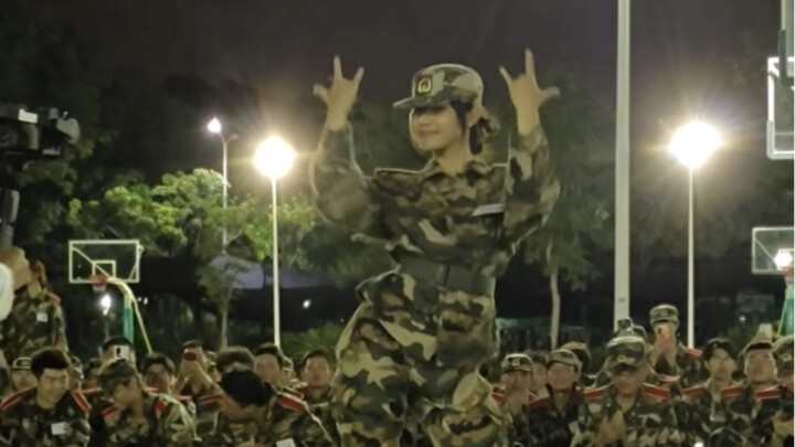การแสดงฝึกทหารใหม่ “ทอมบอย”